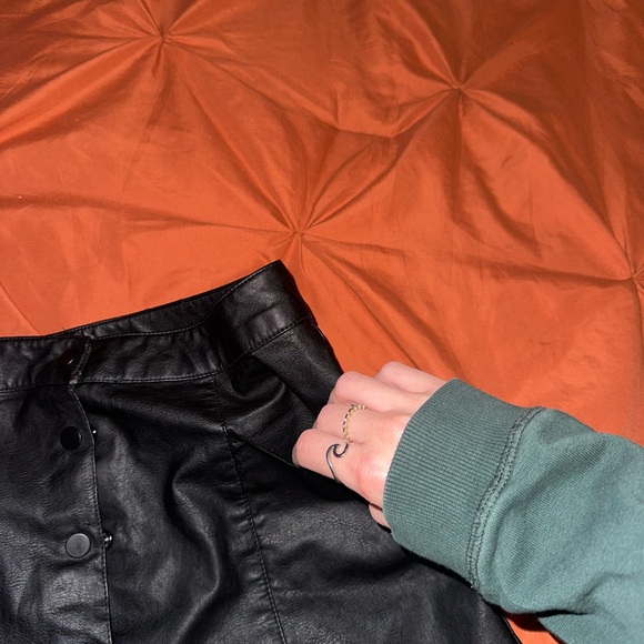 H&M Divided Black Faux Leather Skirt with Button Front & Pockets - Picture 4 of 6